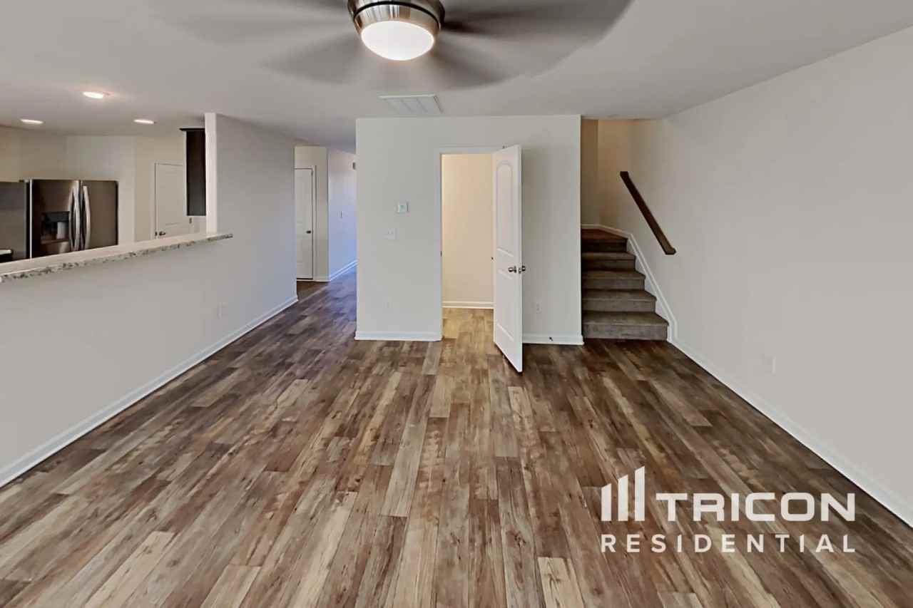3010 Glenn Abbey Ln - Photo 3 of 15