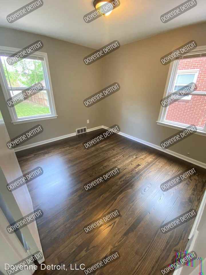 19296 Berden St - Photo 3 of 8