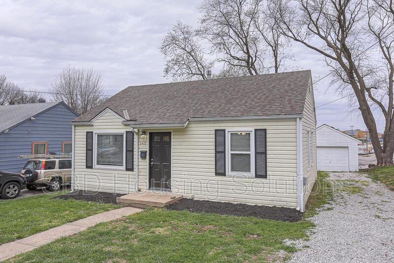 340 E Nettleton Ave - Photo 3 of 32