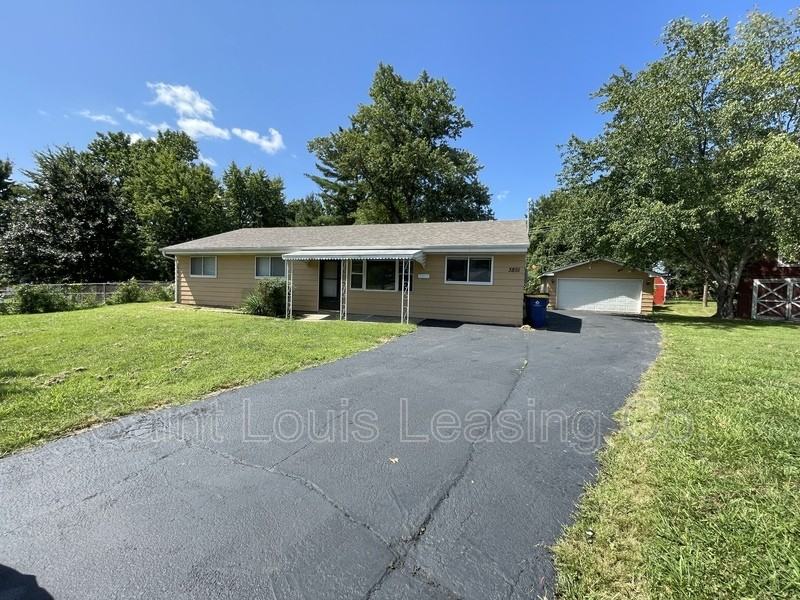 3851 Keats Dr - Photo 2 of 41