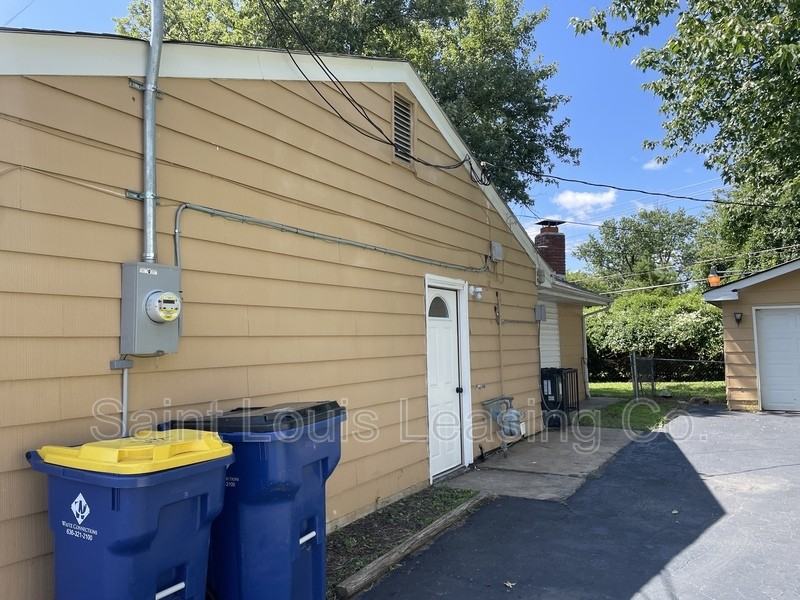 3851 Keats Dr - Photo 3 of 41