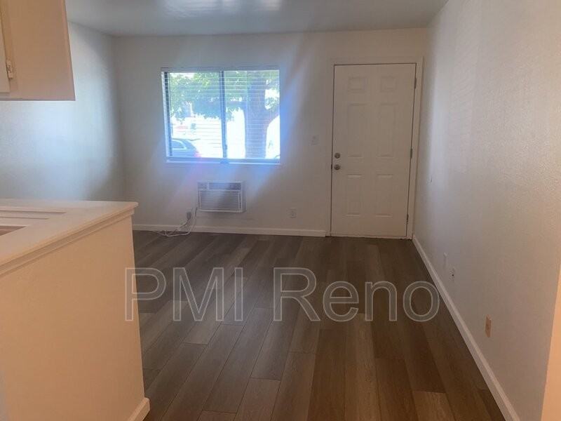 1015 Locust St #C - Photo 3 of 8