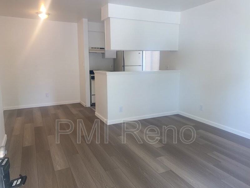 1015 Locust St #C - Photo 4 of 8