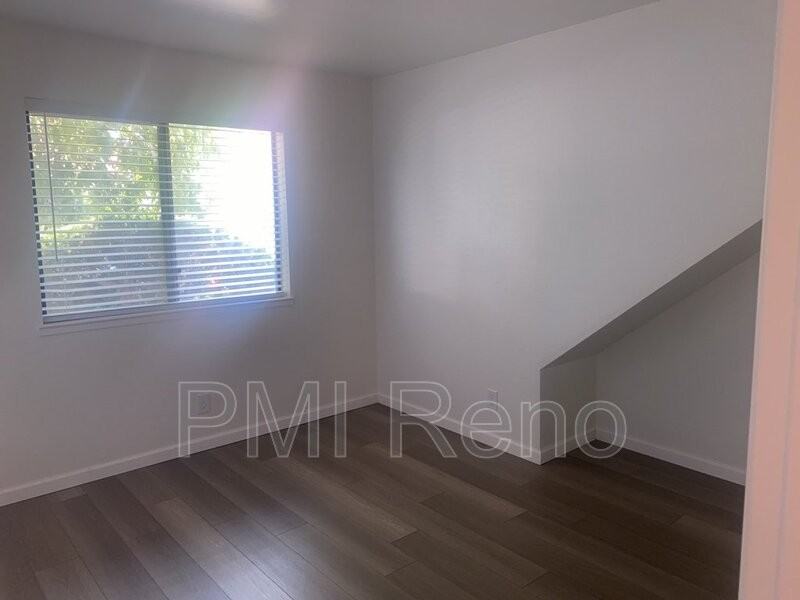 1015 Locust St #C - Photo 7 of 8