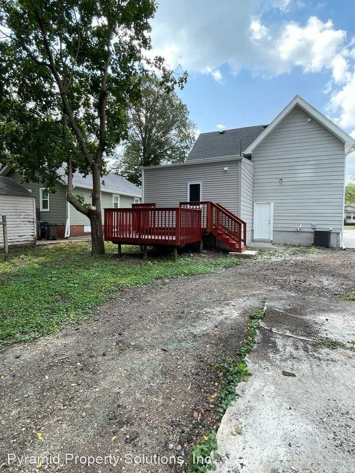 1629 48th St - Photo 2 of 15