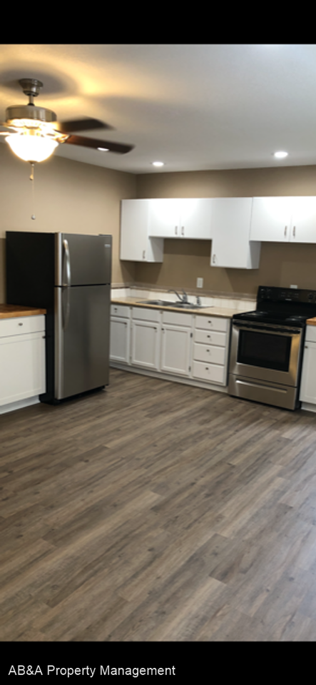 614 1/2 S Oakland St - Photo 2 of 7