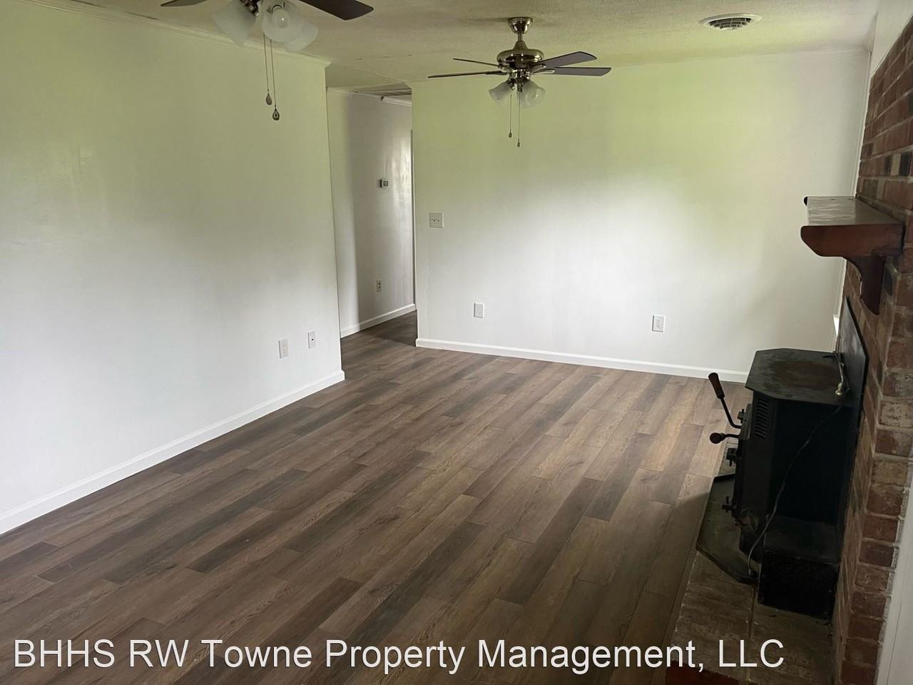 3267 Lake Prince Dr - Photo 3 of 9