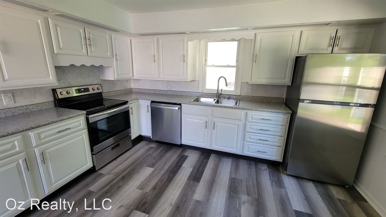 1466 Sunshine St - Photo 3 of 17