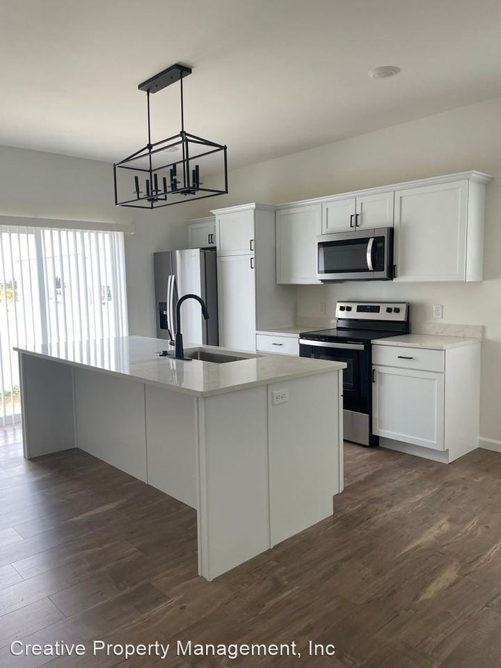 2558/2562 Granite Drive NW - Photo 2 of 8