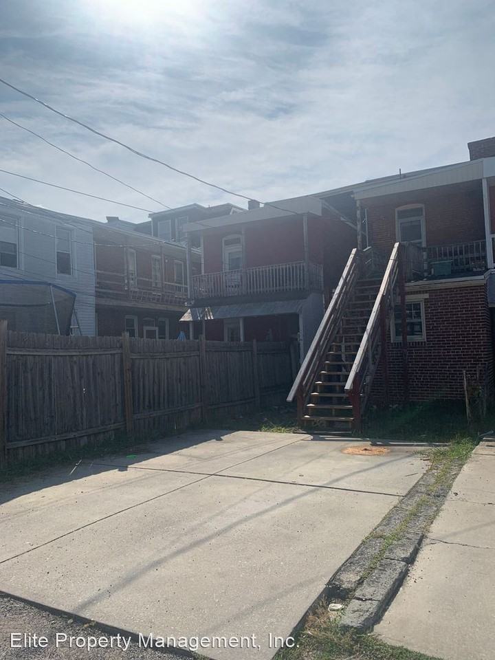 1121 W Poplar St #1 - Photo 2 of 16