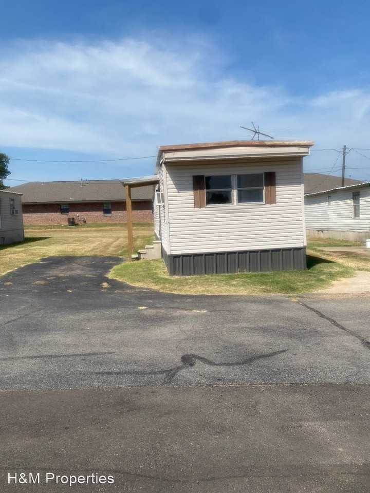 815 W. 16TH. ST. - Photo 2 of 13