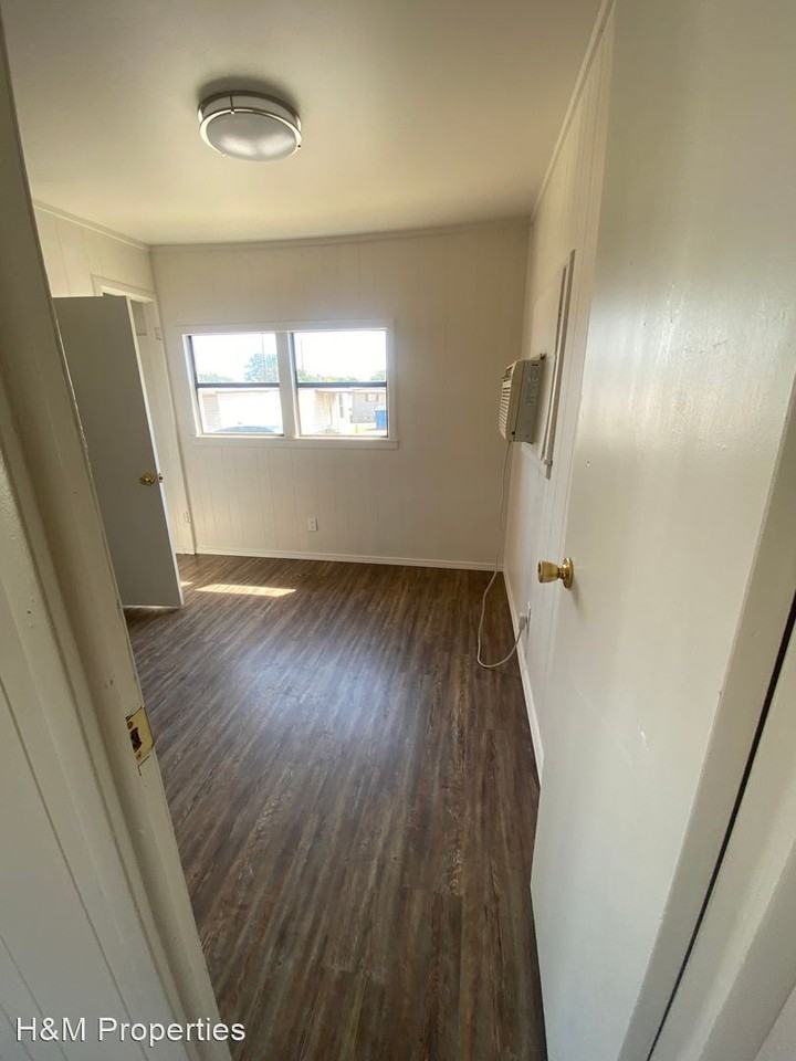 815 W. 16TH. ST. - Photo 3 of 13