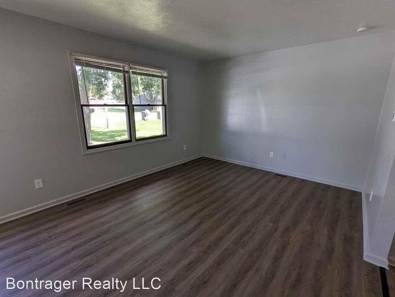 403 E. Palm Drive - Photo 2 of 8