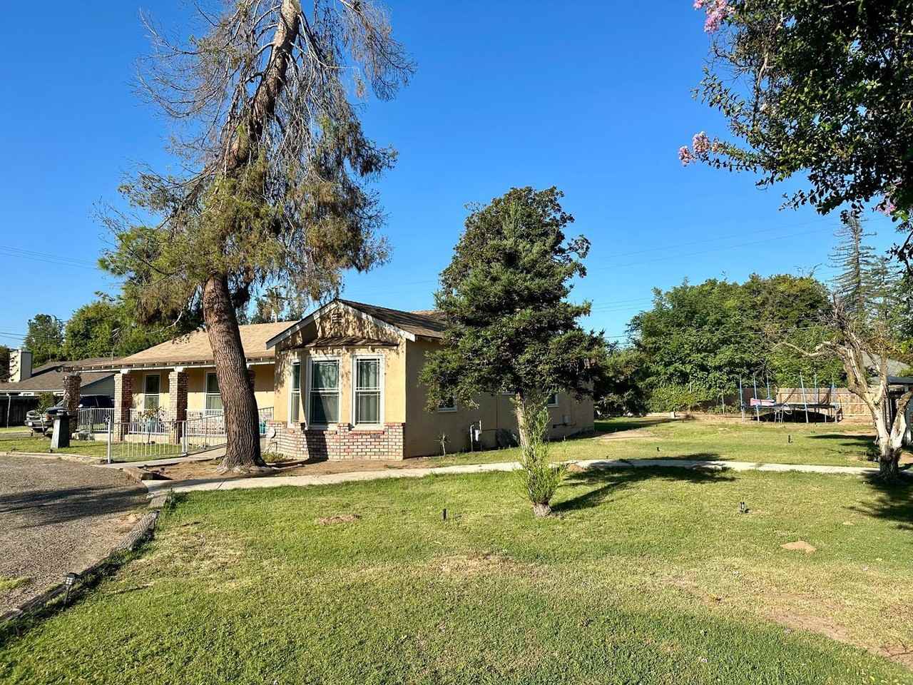 1120 S Clovis Ave - Photo 2 of 25