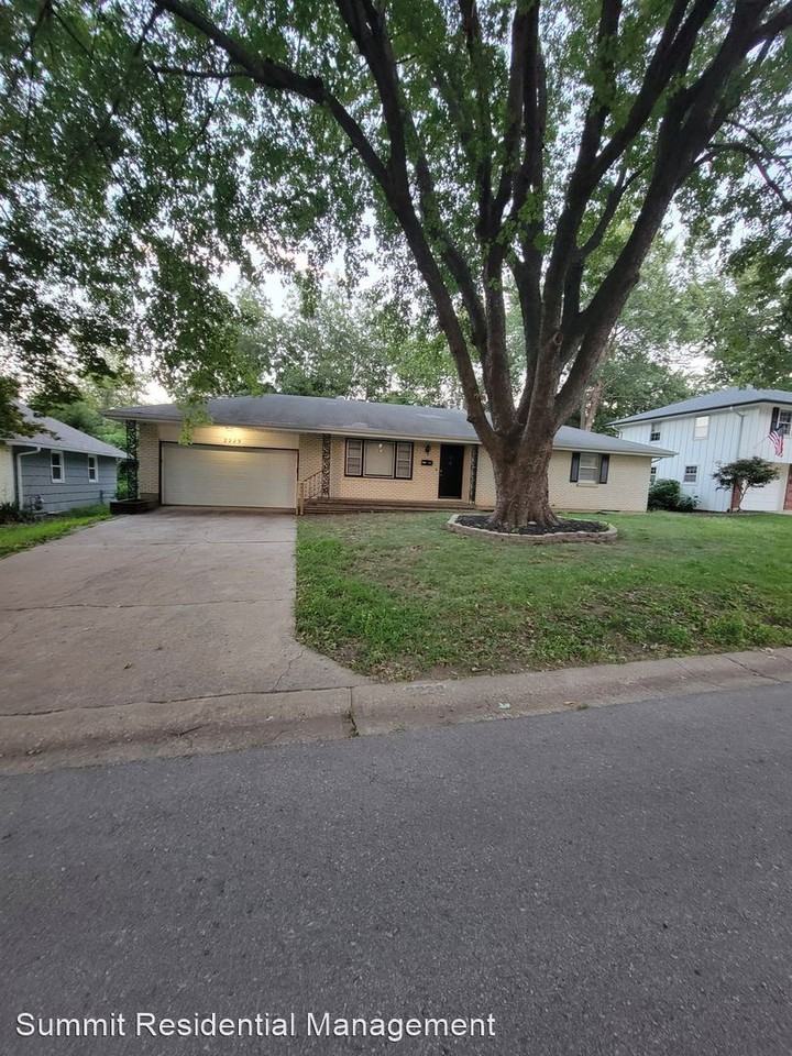 2229 S Leslie Ave - Photo 2 of 19