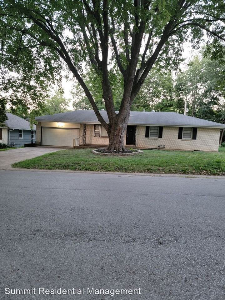 2229 S Leslie Ave - Photo 3 of 19