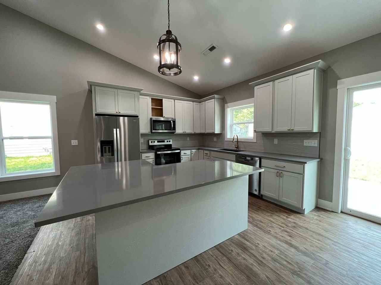 1408 24th Ave N - Photo 3 of 14