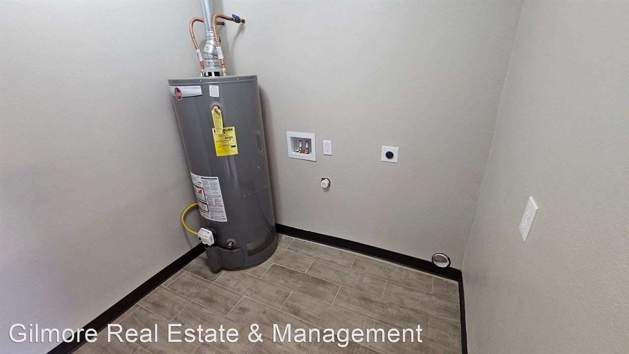 492 S 1st Ave - Photo 3 of 5