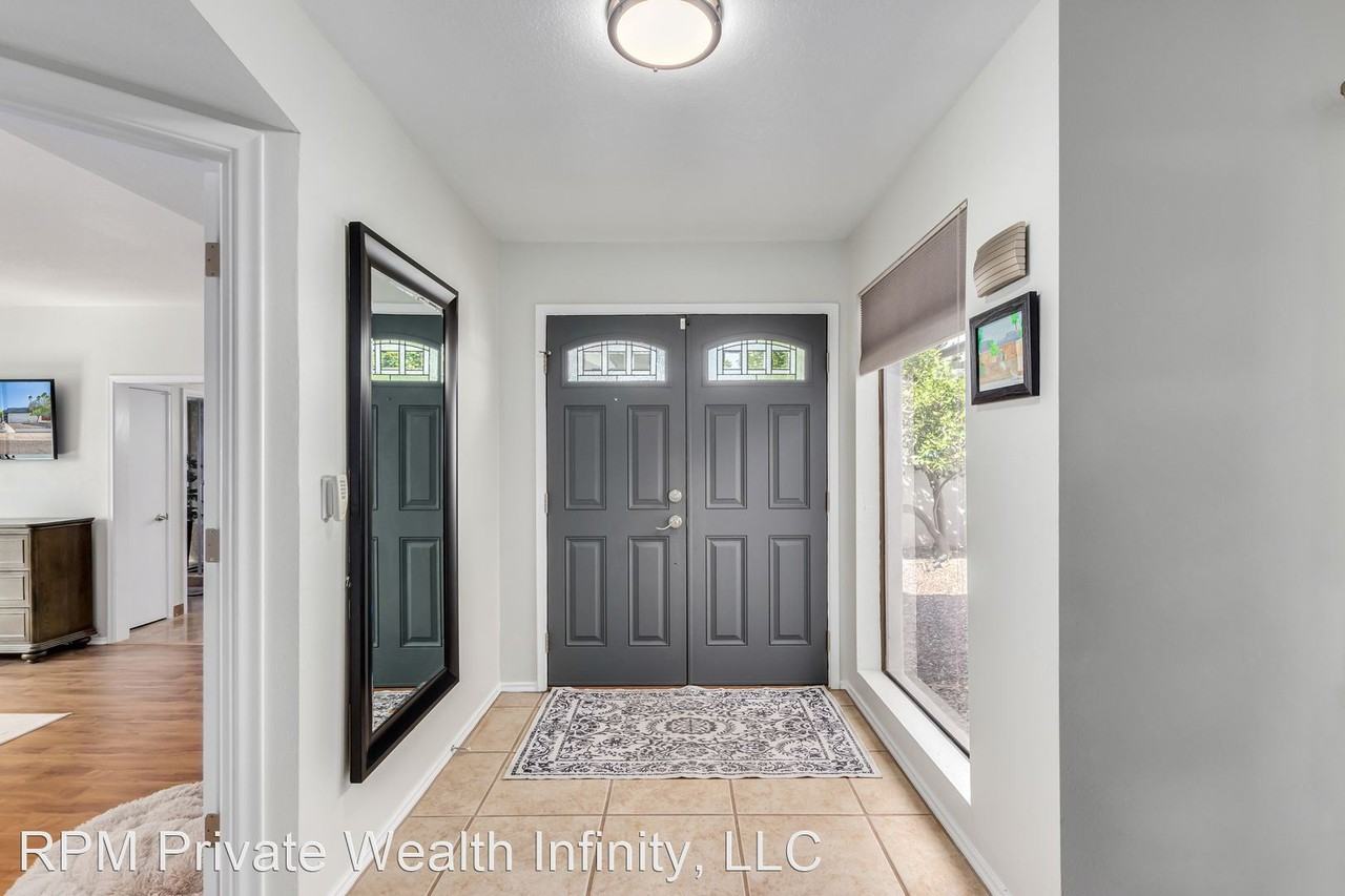 6547 E Voltaire Ave - Photo 3 of 43