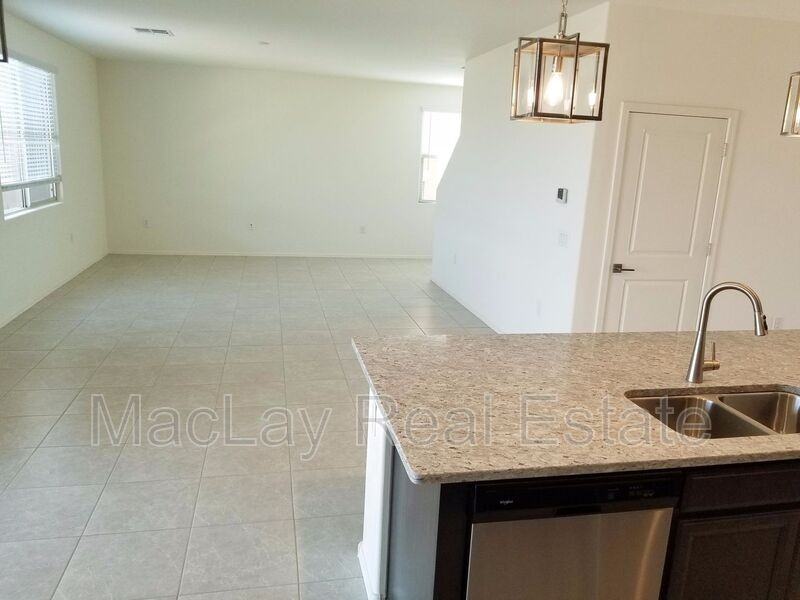 10652 W Filbert St - Photo 4 of 21