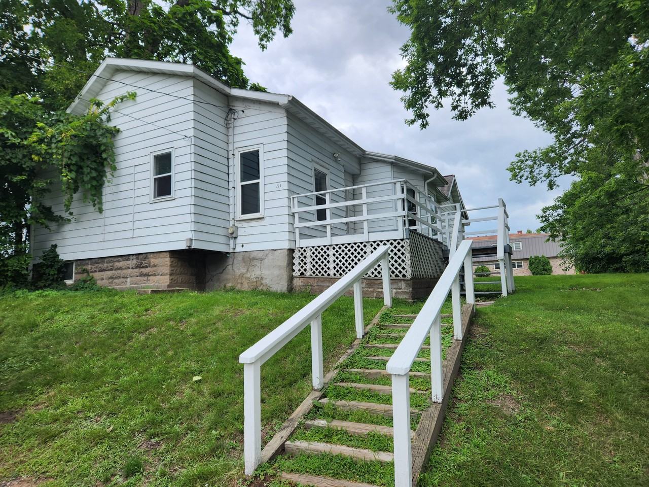 223 Broadway St Apartments in Randall Park, Eau Claire, WI 54703 Zumper