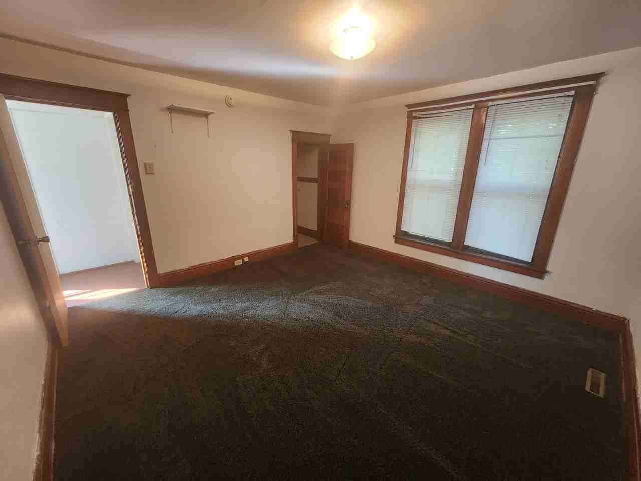 223 Broadway St - Photo 5 of 22