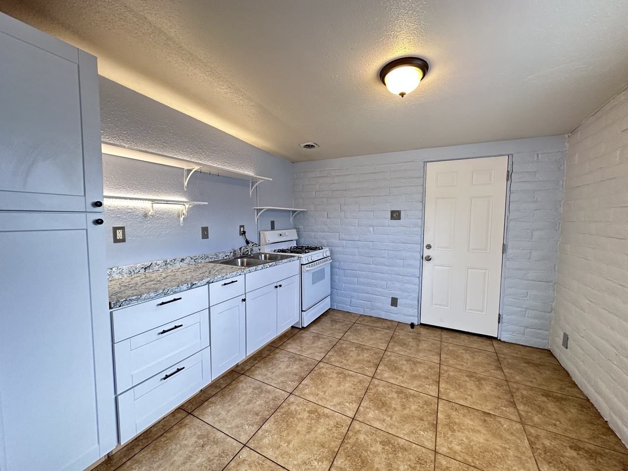 5739 E 24th St - Photo 5 of 11