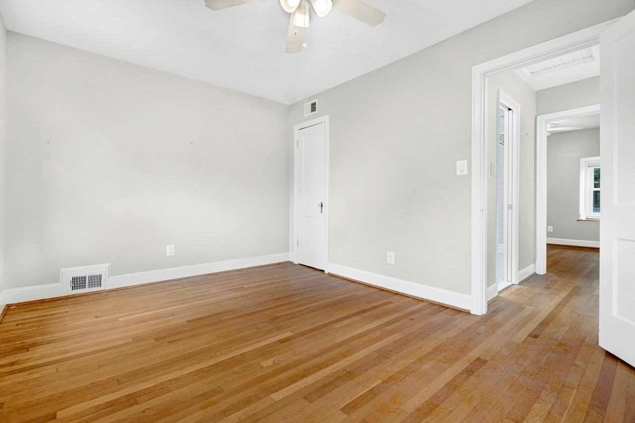 2329 Huidekoper Pl Nw - Photo 3 of 24