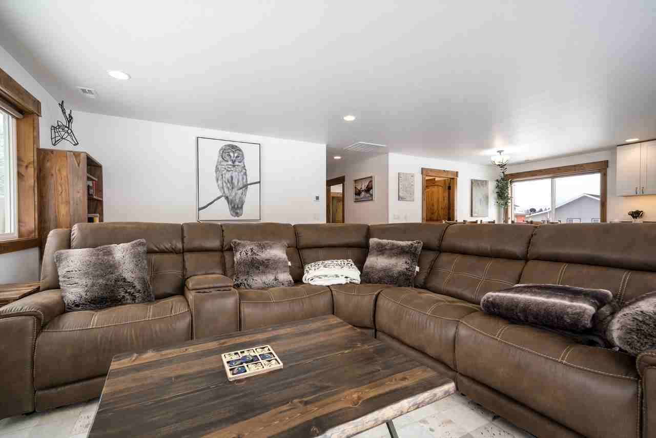 889 Capistrano Nw - Photo 3 of 20