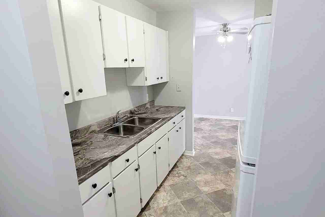 Dineen Place Apartments - Photo 3 of 12