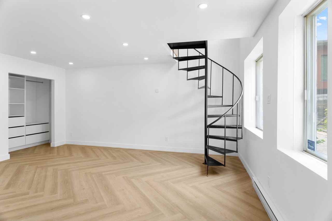 1674 Rue Barrette - Photo 2 of 17