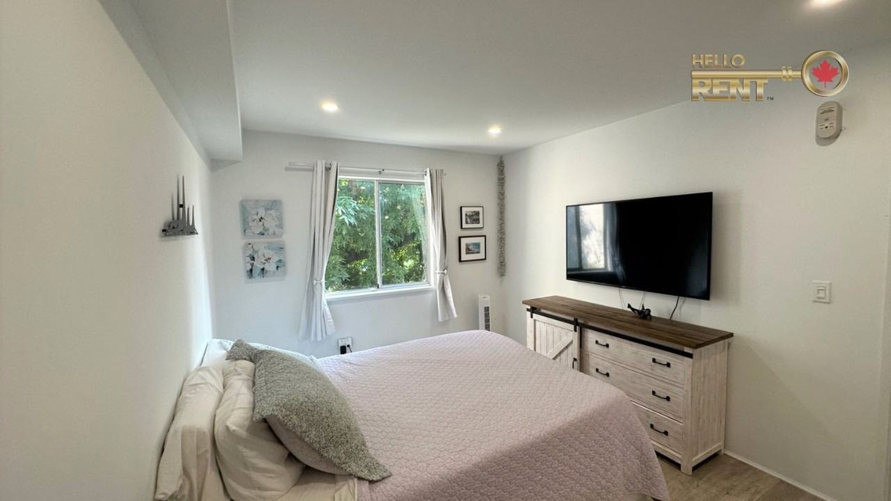 809 16th Street West - Photo 11