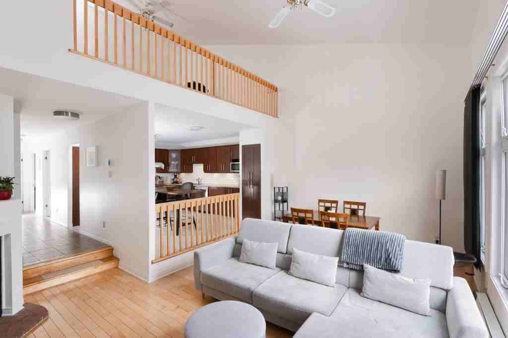 1401 Rue NotreDame Ouest 7, Montréal, QC H3C 4J6 3 Bedroom