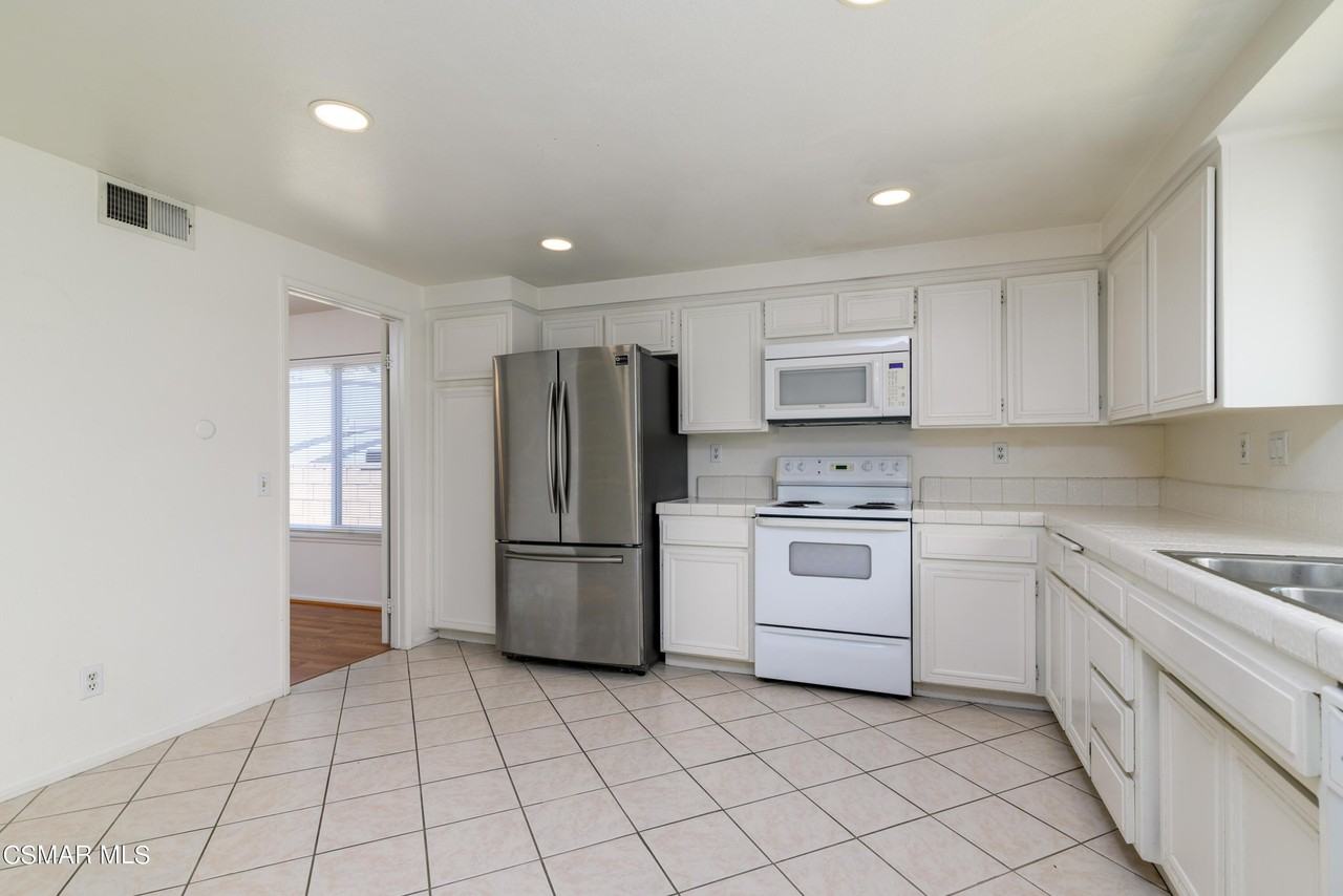 28851 Eagleton St - Photo 3 of 23