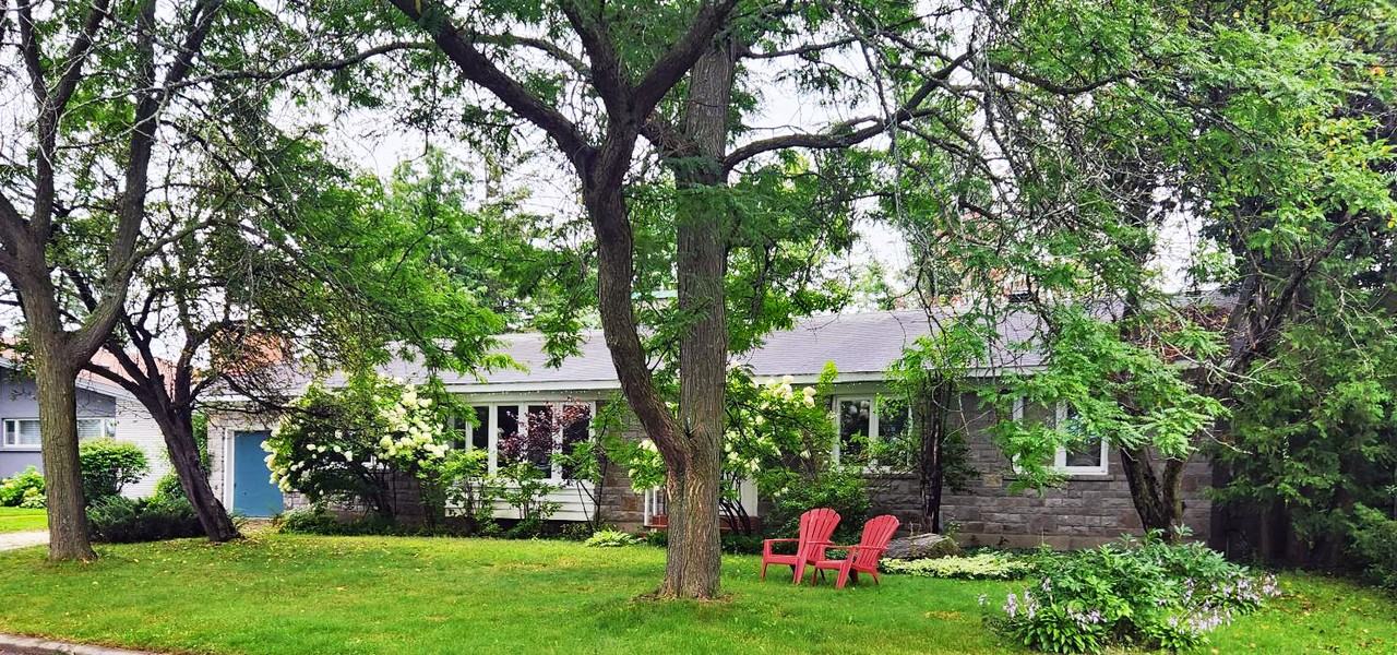 448 Roger Rd, Alta Vista SPACIOUS 3 BED BUNGALOW BACKING ONTO FOREST