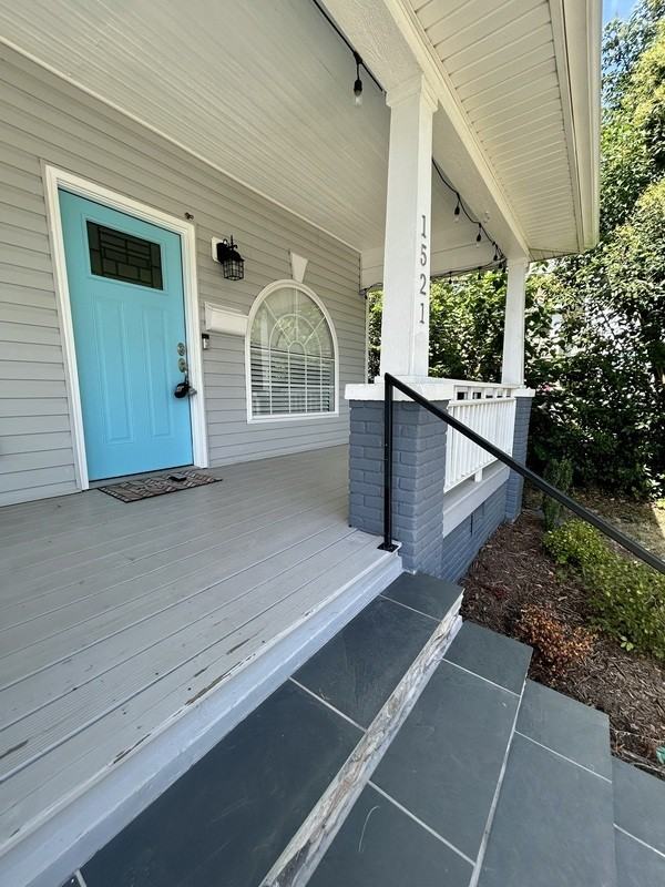 1521 Hawthorne Ln - Photo 2 of 19
