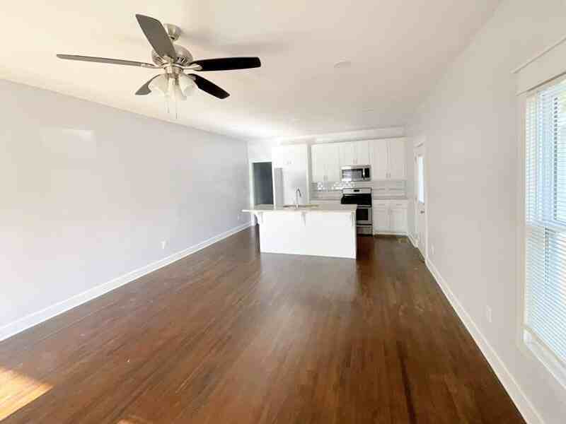 1334 N Cheyenne Ave - Photo 2 of 10