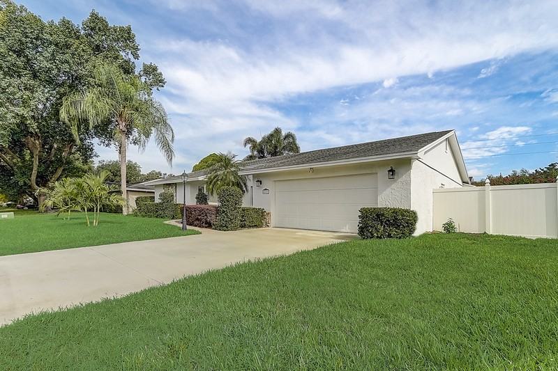 8331 Banyan Blvd - Photo 3 of 37