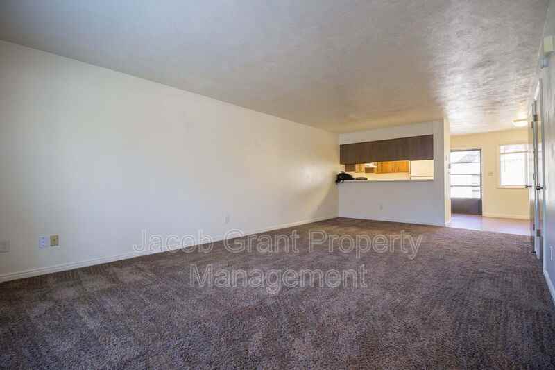739 Whittier St - Photo 3 of 12