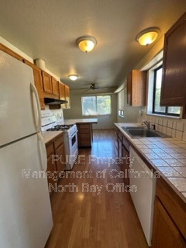 410 W Cotati Ave - Photo 3 of 24