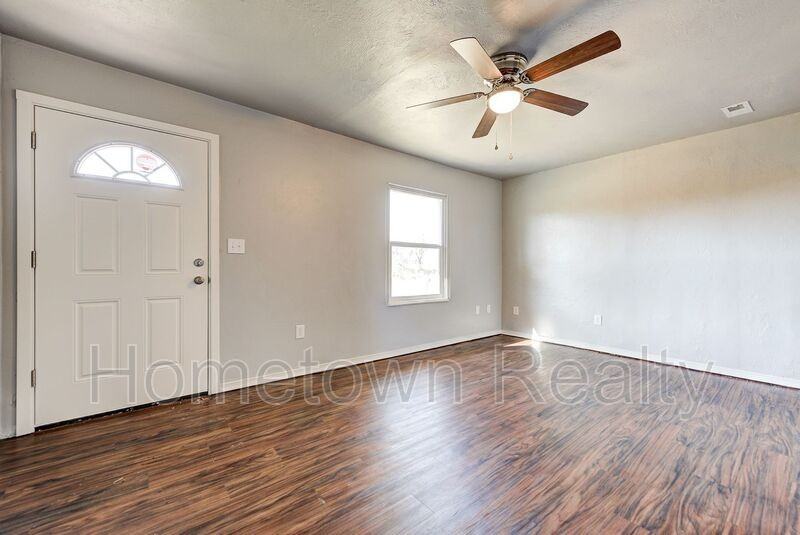 12813 Ne 37th St - Photo 2 of 26