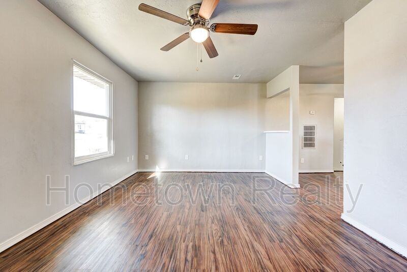 12813 Ne 37th St - Photo 3 of 26