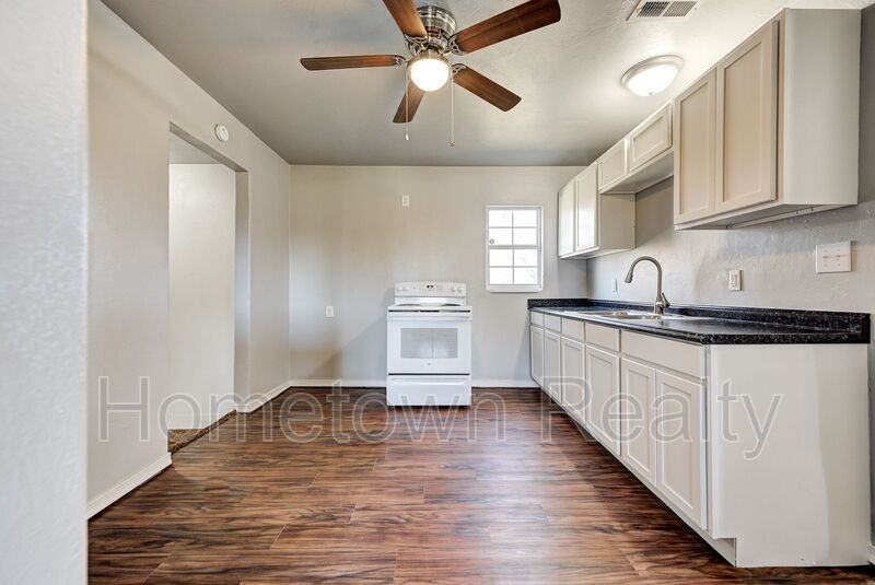 12813 Ne 37th St - Photo 7 of 26