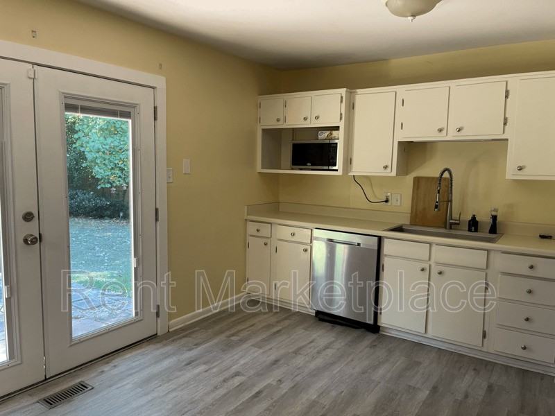 3735 Montford Dr - Photo 2 of 25