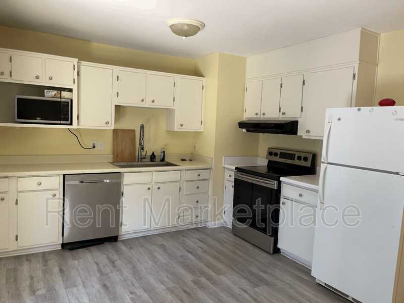 3735 Montford Dr - Photo 3 of 25