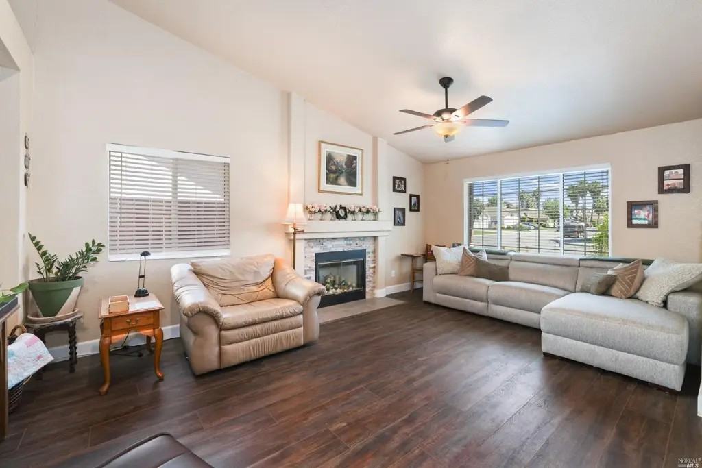 1440 Ingrid Drive - Photo 3 of 17
