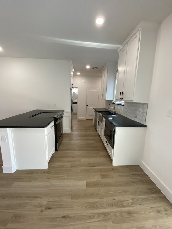 622 W Florence St #1 - Photo 4 of 21