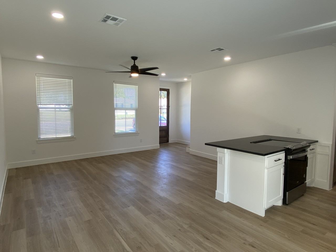 622 W Florence St #1 - Photo 5 of 21