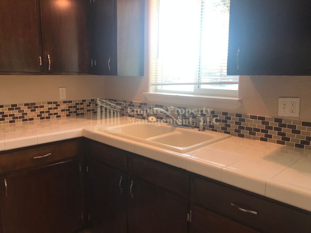 24958 Hunter Ave - Photo 5 of 11