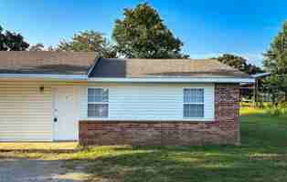 featured image of 2100 Lynn Lane #A